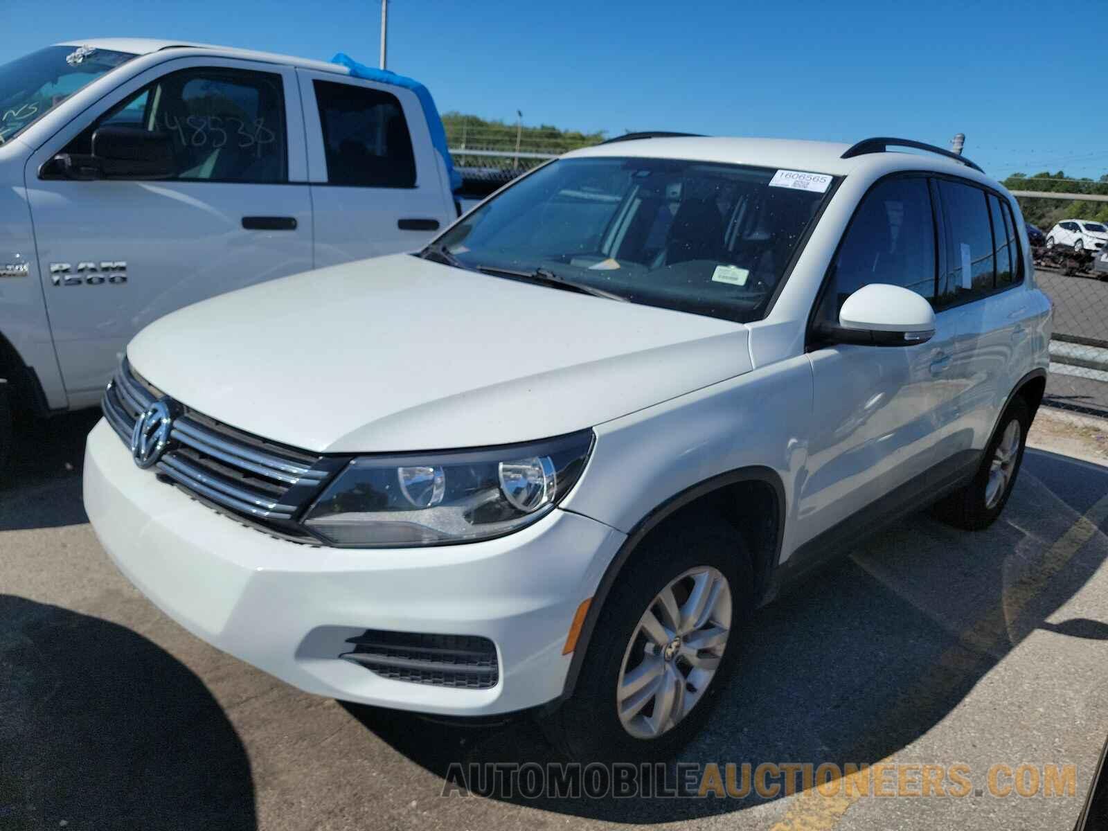 WVGAV7AX5HK028527 Volkswagen Tiguan 2017