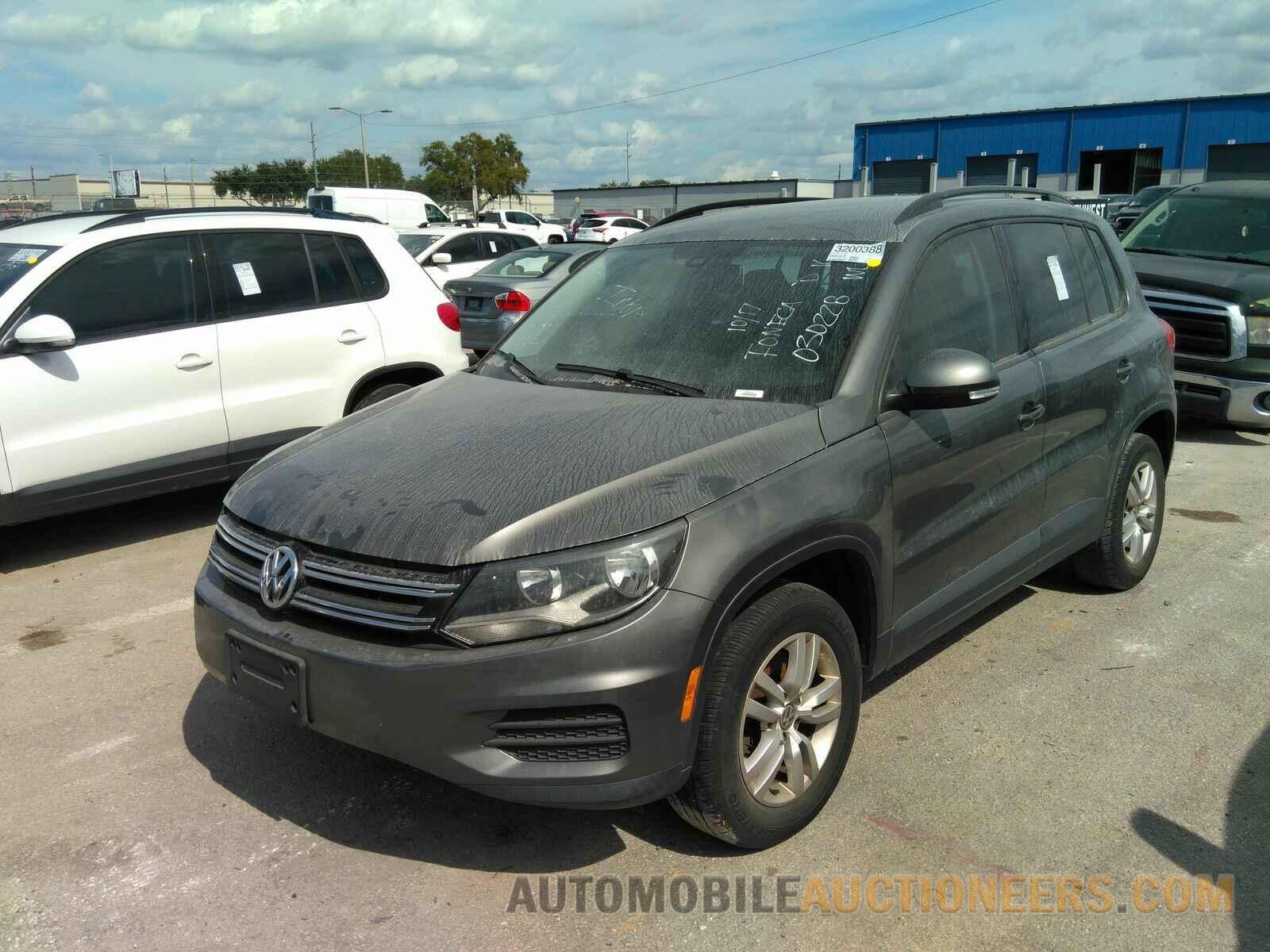 WVGAV7AX5HK030228 Volkswagen Tiguan 2017