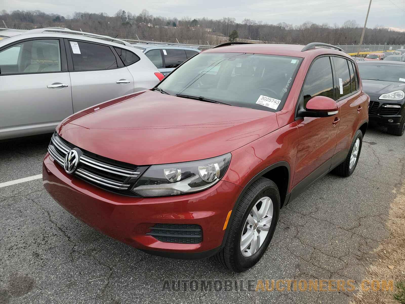 WVGAV7AX7GW002048 Volkswagen Tiguan 2016