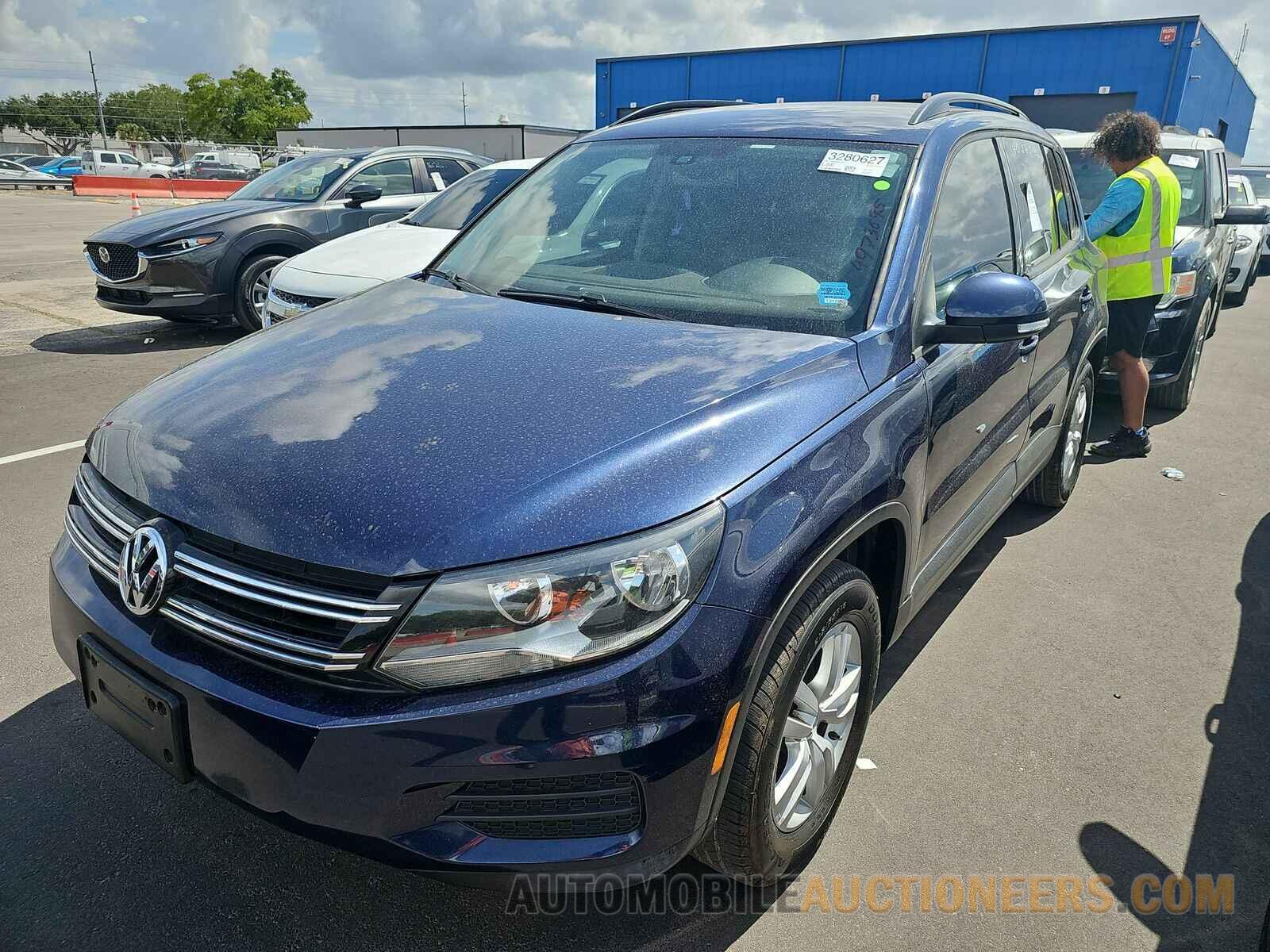 WVGAV7AX7GW564435 Volkswagen Tiguan 2016