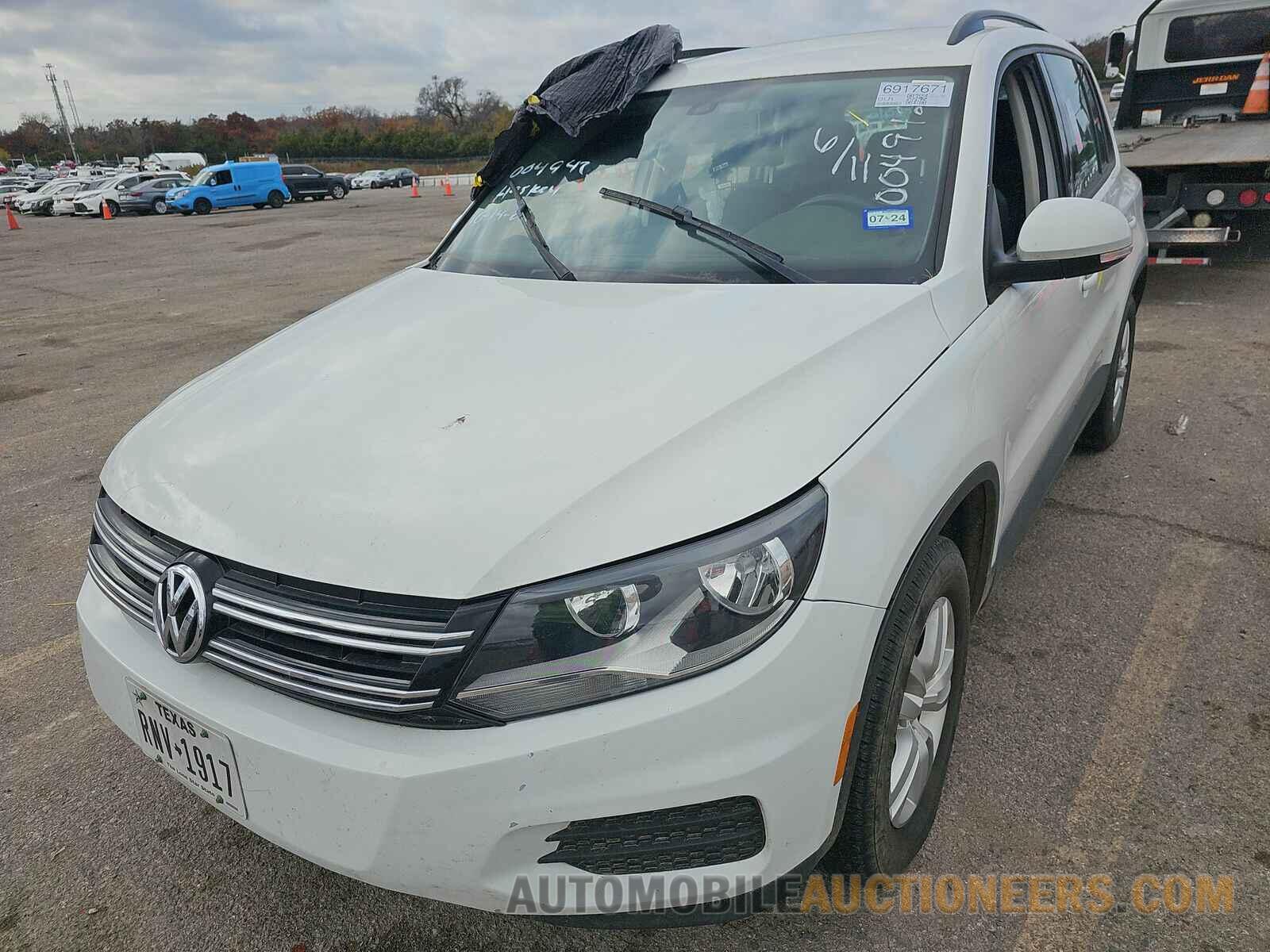 WVGAV7AX7HK004942 Volkswagen Tiguan 2017