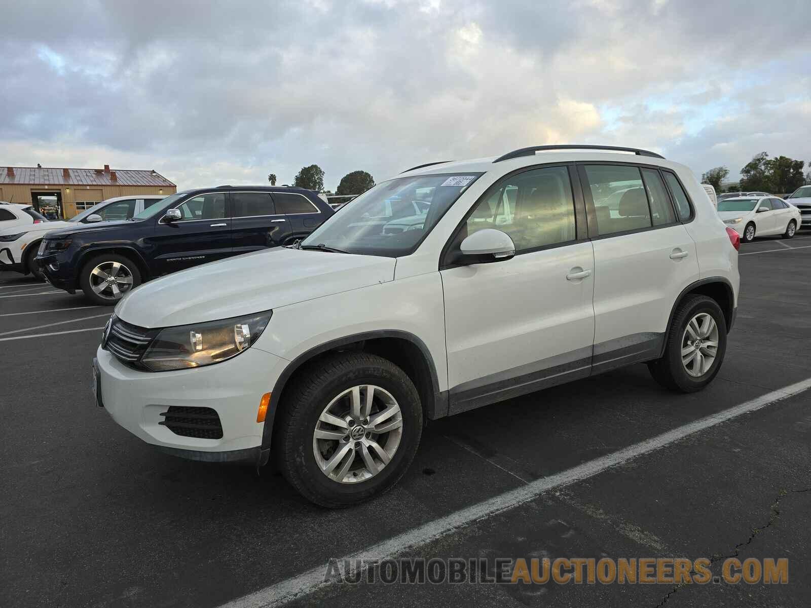 WVGAV7AXXGW531168 Volkswagen Tiguan 2016