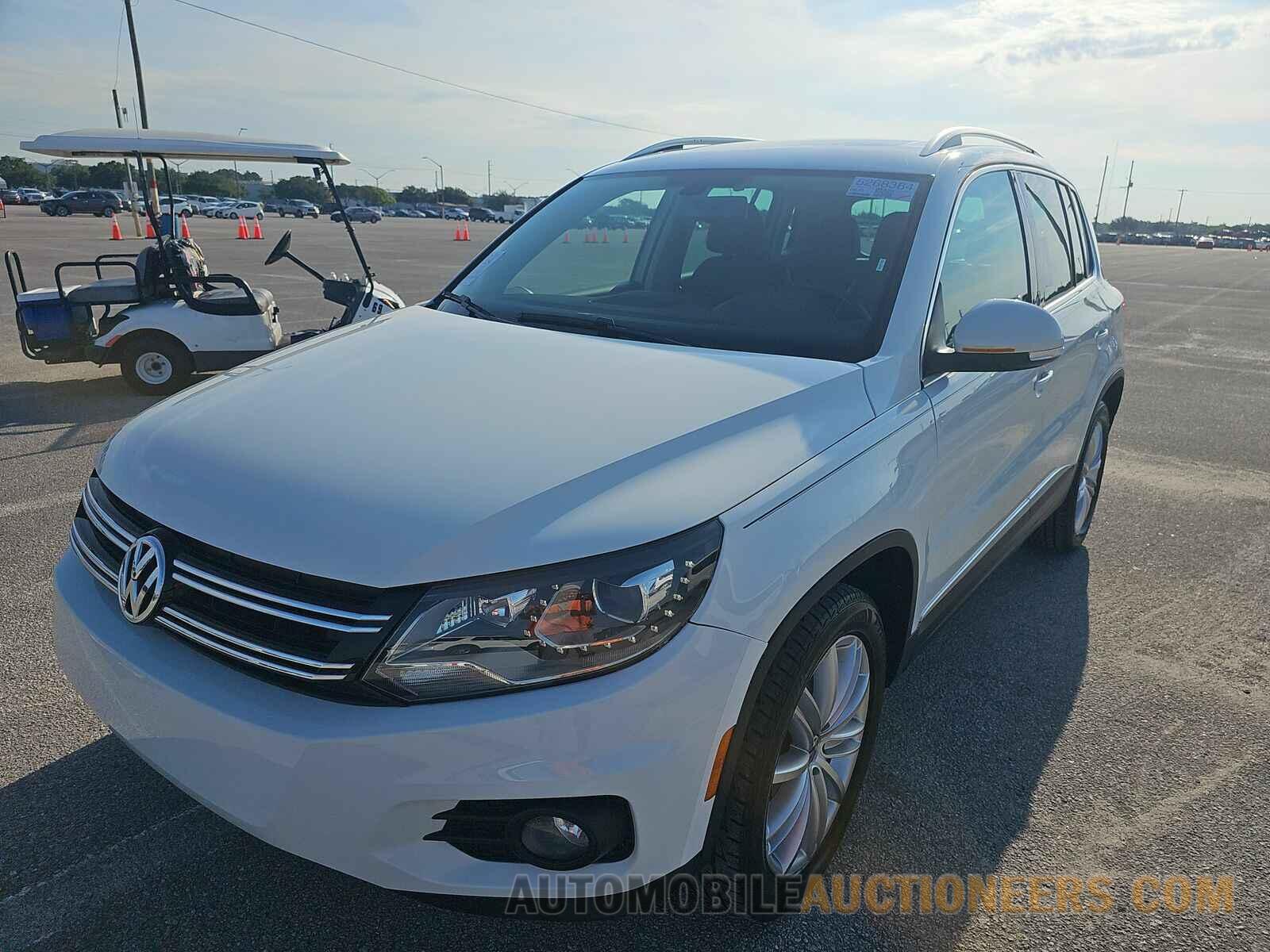 WVGAV7AXXGW577390 Volkswagen Tiguan 2016