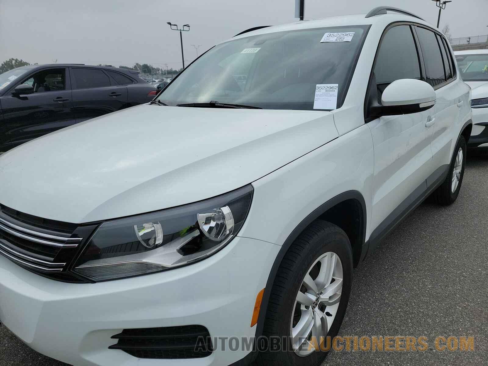 WVGAV7AXXGW614390 Volkswagen Tiguan 2016