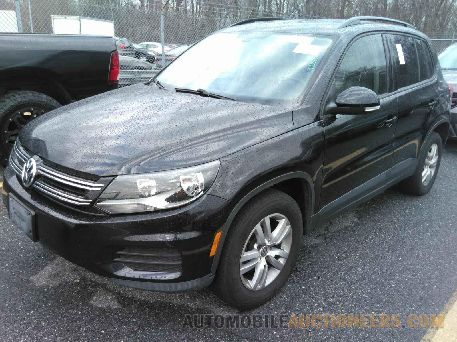 WVGBV7AX2HK025993 Volkswagen Tiguan 2017