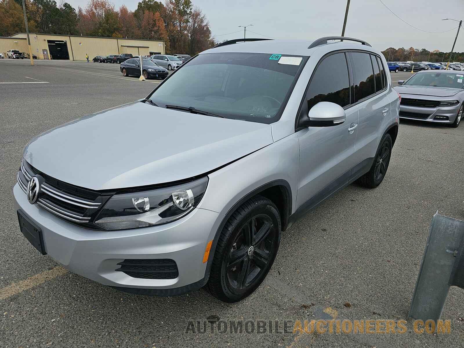 WVGBV7AX7GW582731 Volkswagen Tiguan 2016