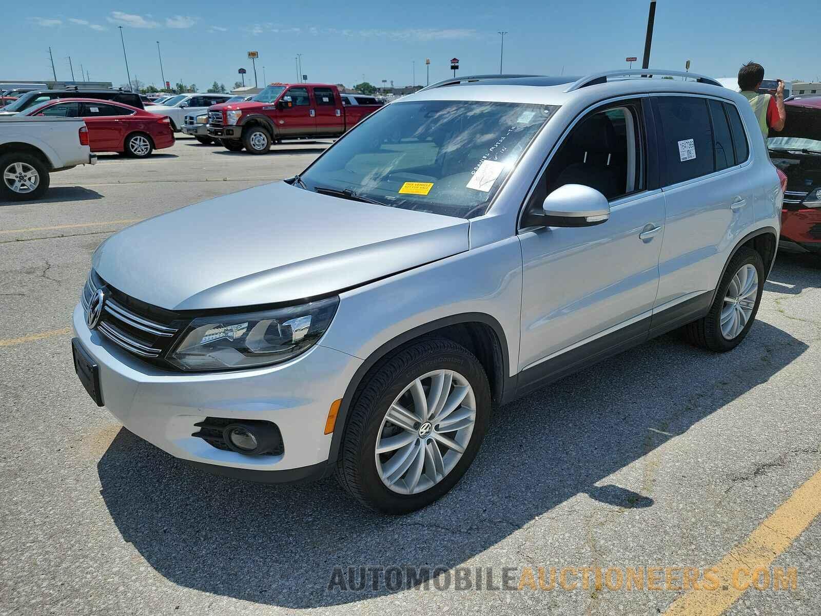 WVGBV7AX8GW522568 Volkswagen Tiguan 2016