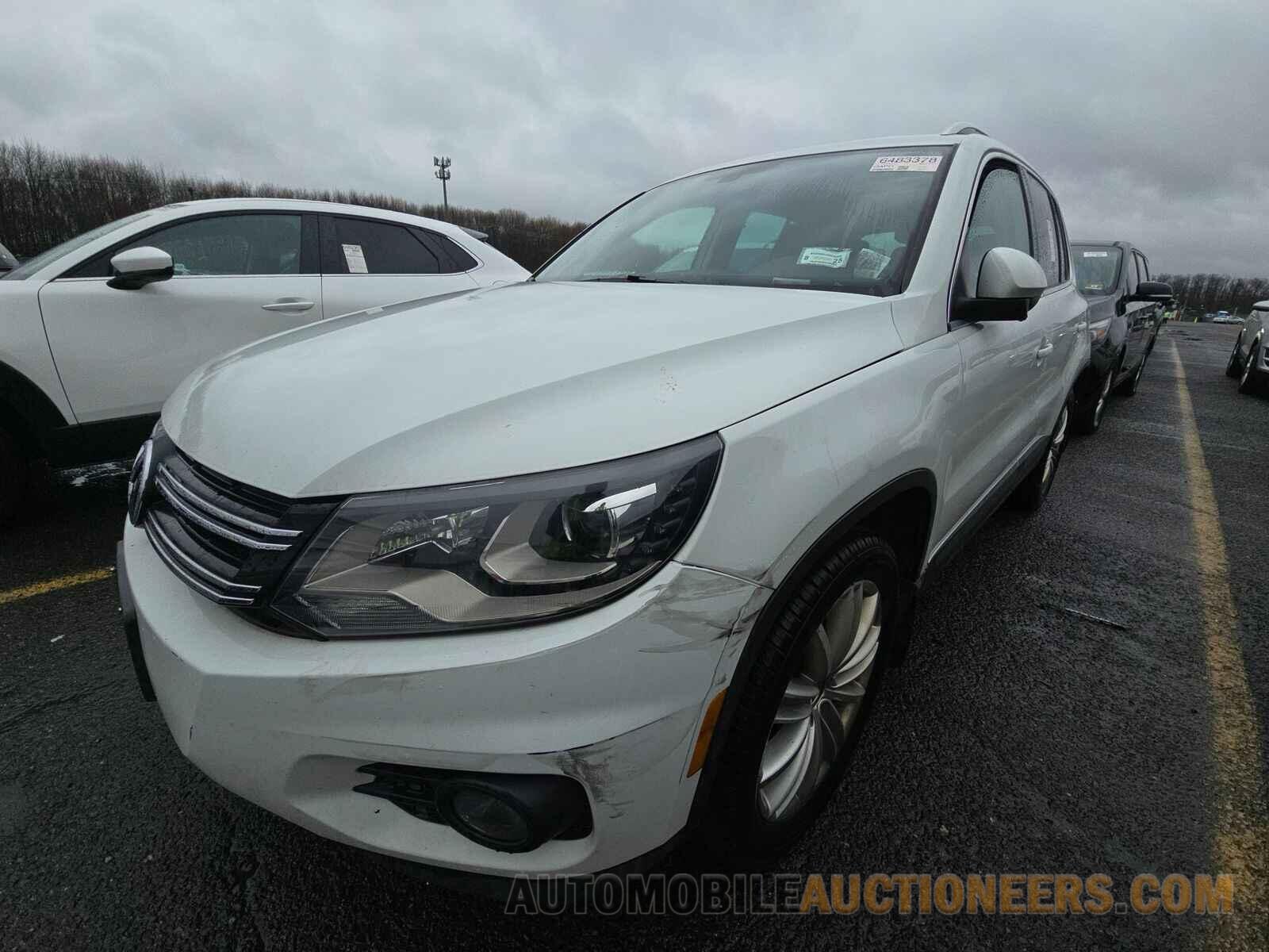 WVGBV7AX8GW572483 Volkswagen Tiguan 2016