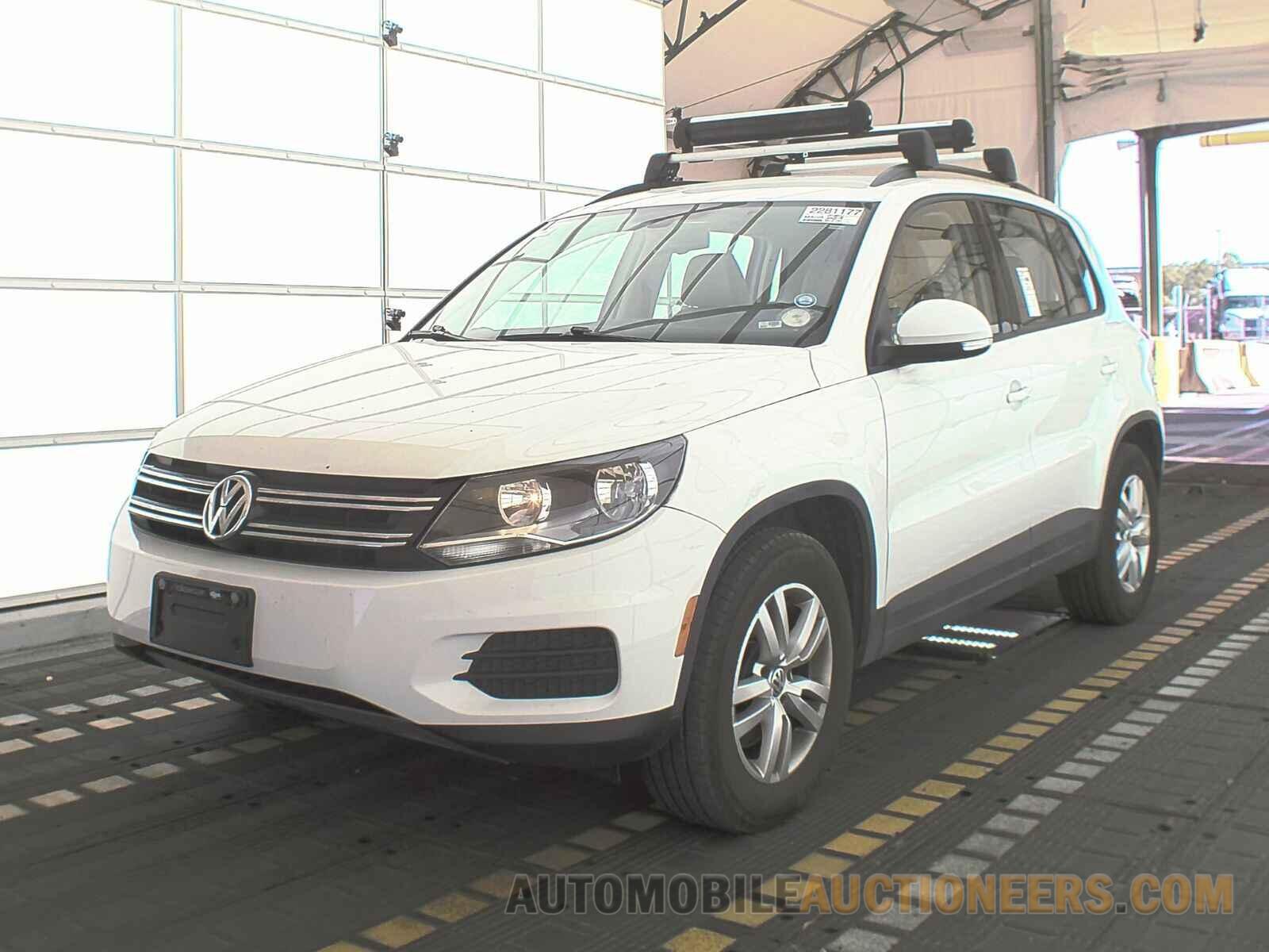 WVGBV7AXXHK040225 Volkswagen Tiguan 2017