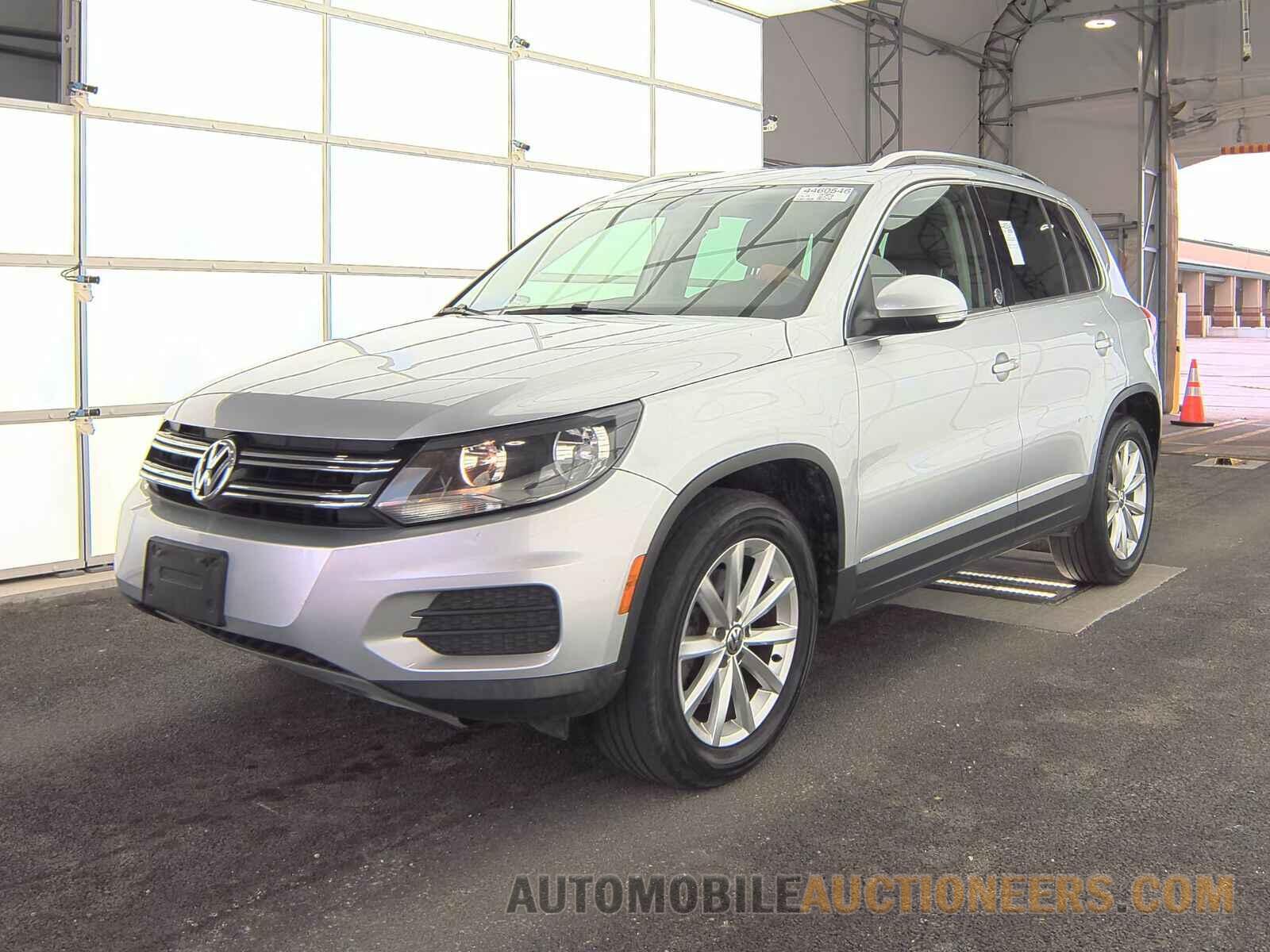 WVGRV7AX6HK017927 Volkswagen Tiguan 2017