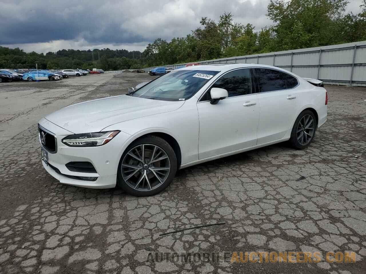 YV1102AKXH1007814 VOLVO S90 2017