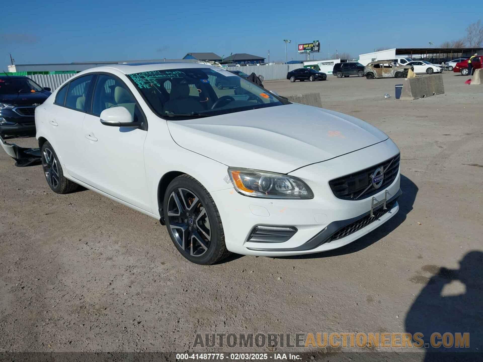 YV126MFLXH2433058 VOLVO S60 2017