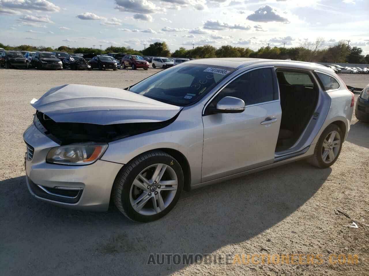 YV140MEB3F1190649 VOLVO V60 2015