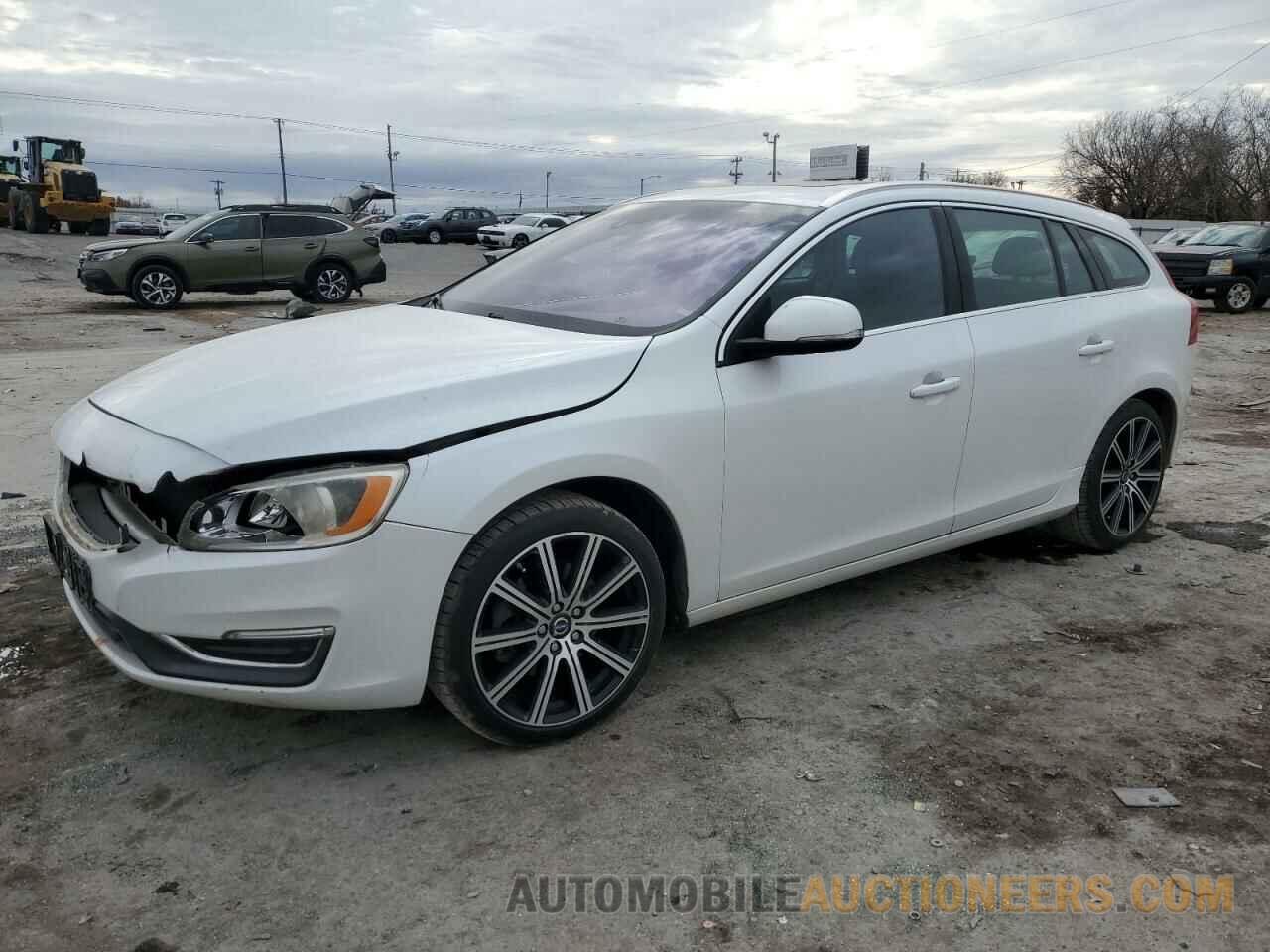 YV140MEK2F1233829 VOLVO V60 2015