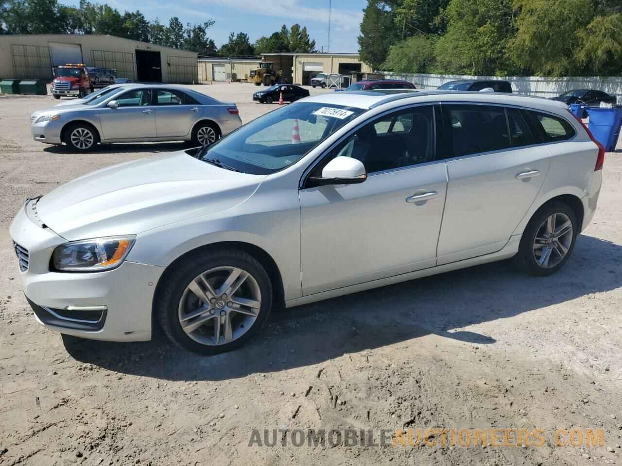 YV140MEK2F1261727 VOLVO V60 2015