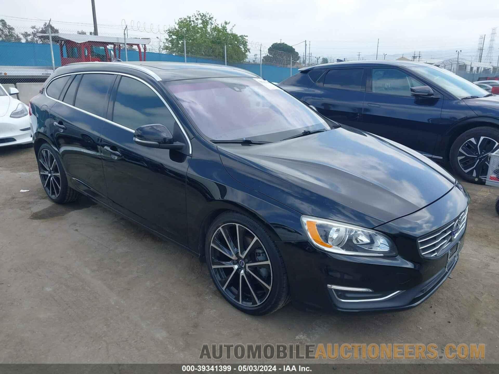 YV140MEK7G1304136 VOLVO V60 2016