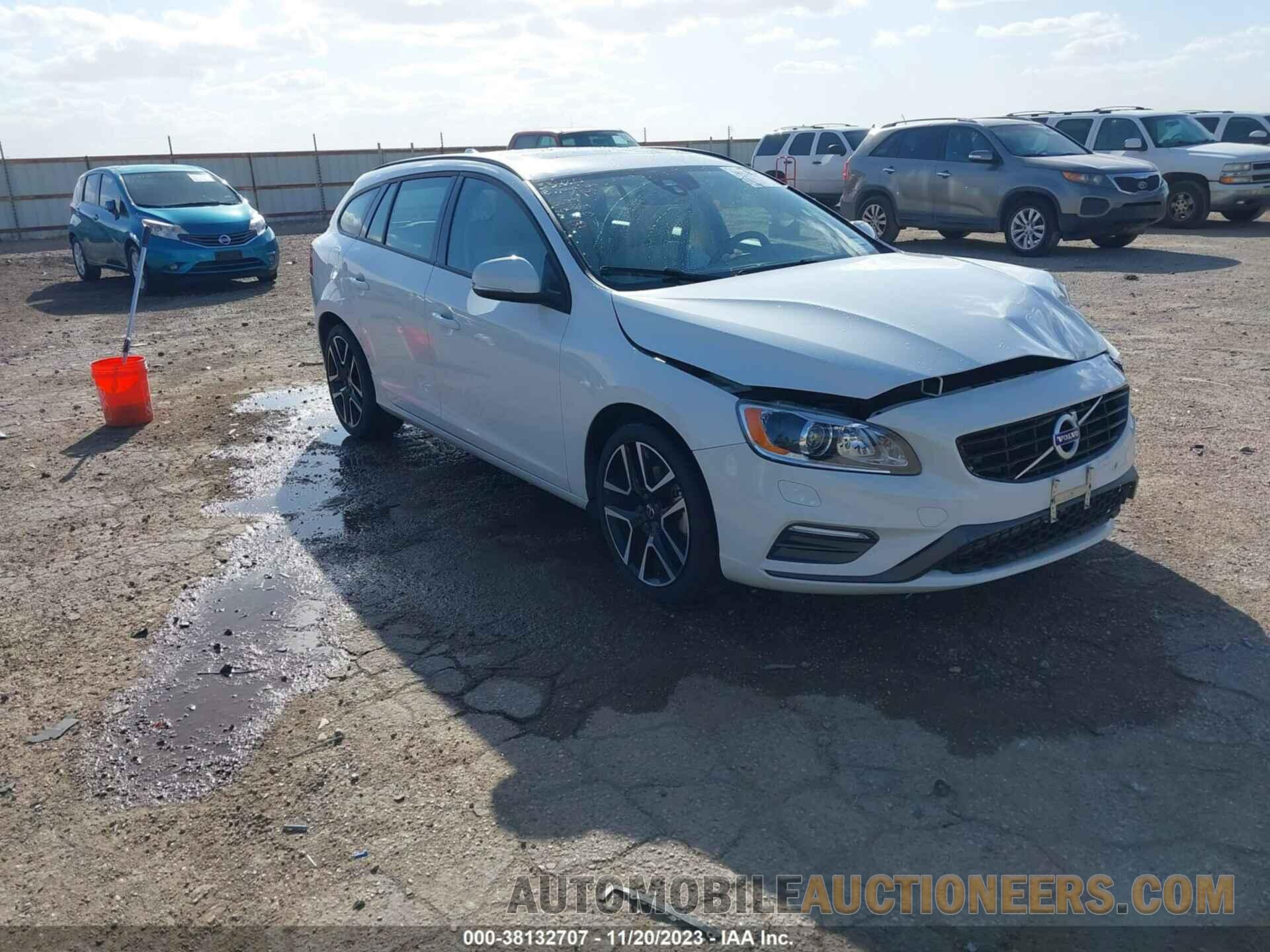 YV140MEL1J2380025 VOLVO V60 2018