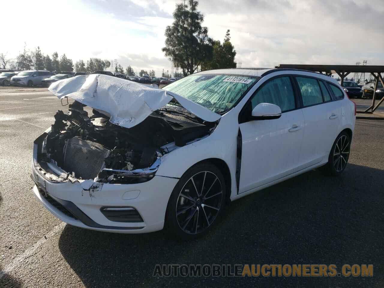 YV140MEL2J2379241 VOLVO V60 2018