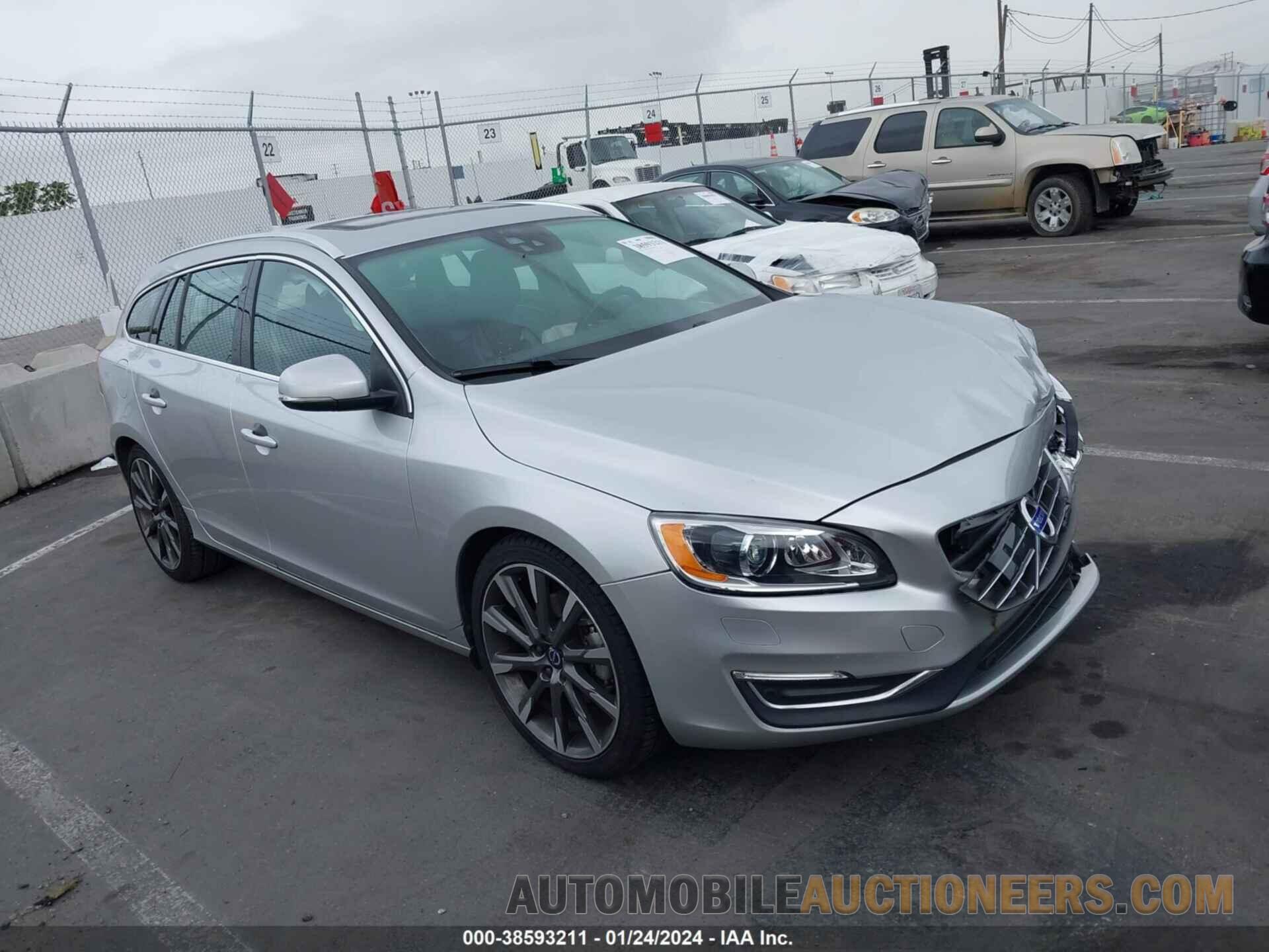 YV140MEMXF1270175 VOLVO V60 2015