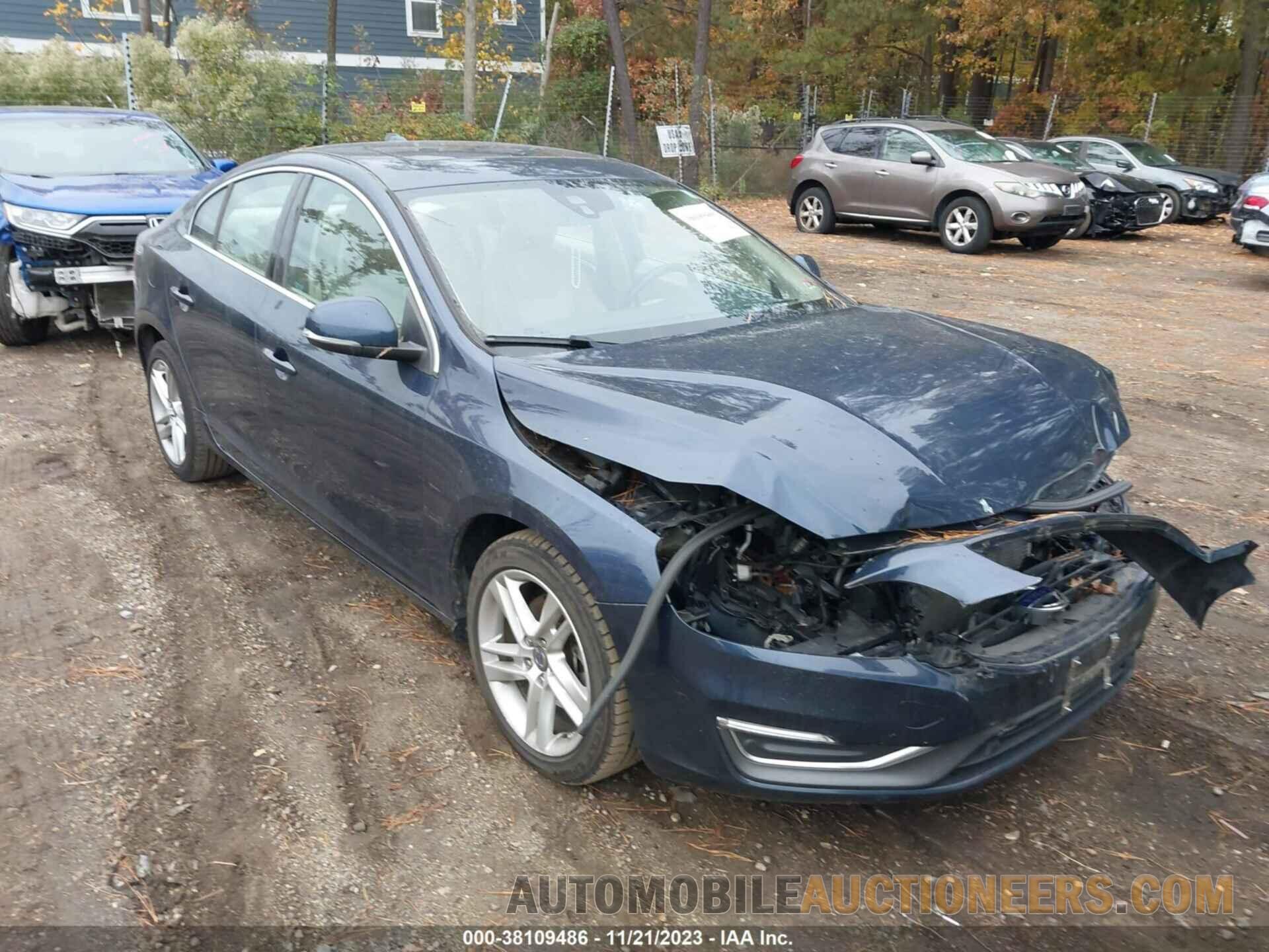 YV140MFKXF1350797 VOLVO S60 2015