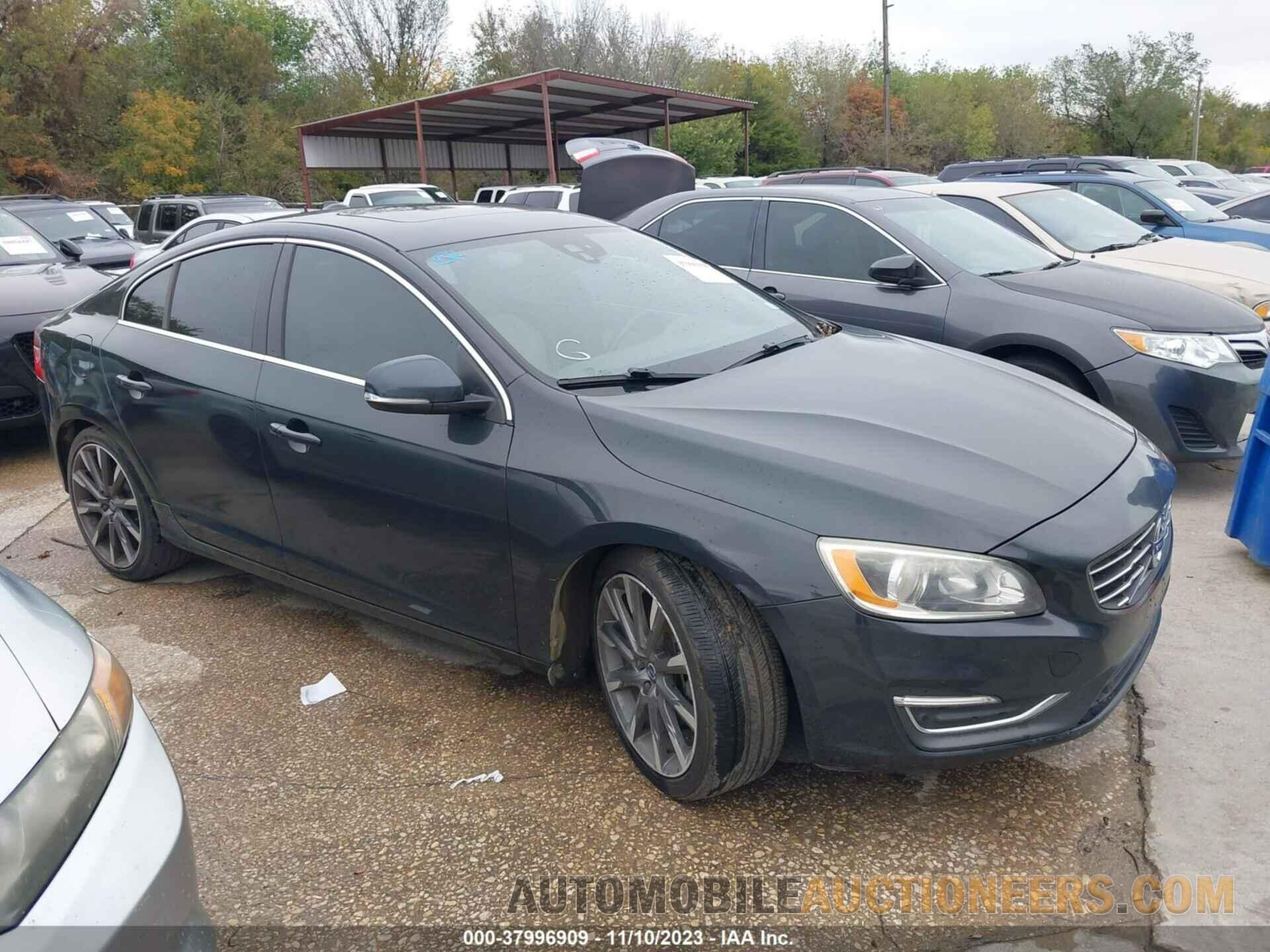 YV140MFKXF2359543 VOLVO S60 2015