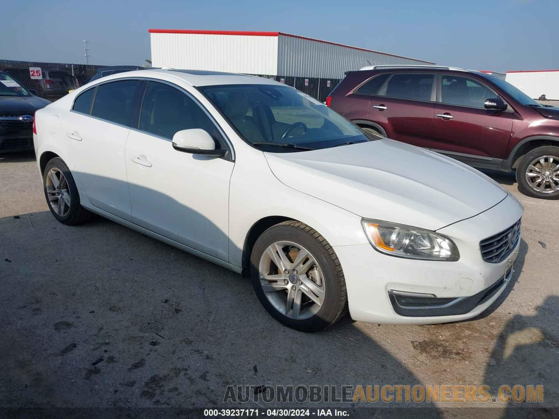 YV140MFKXF2367223 VOLVO S60 2015