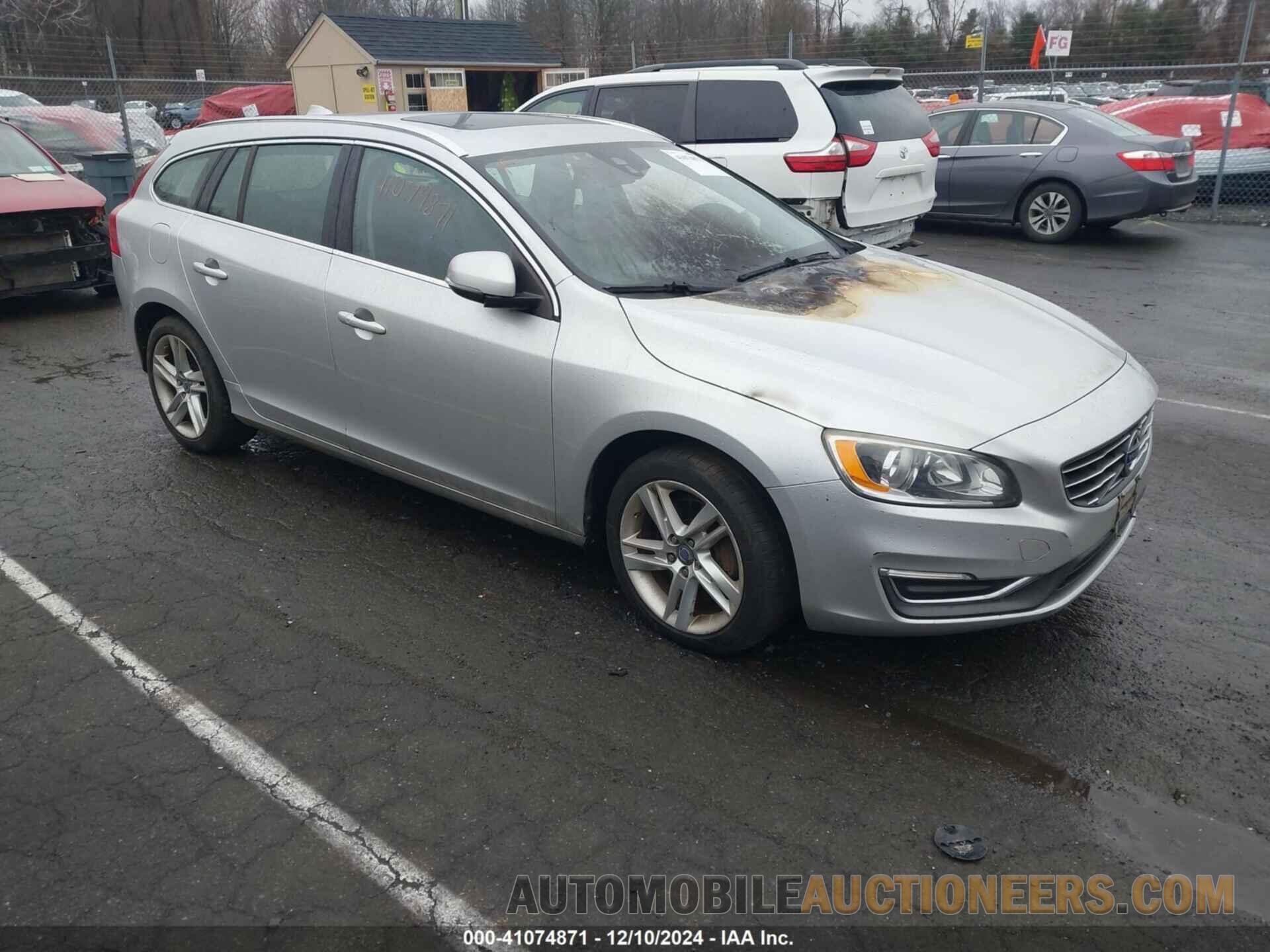 YV1612SB0F1187318 VOLVO V60 2015