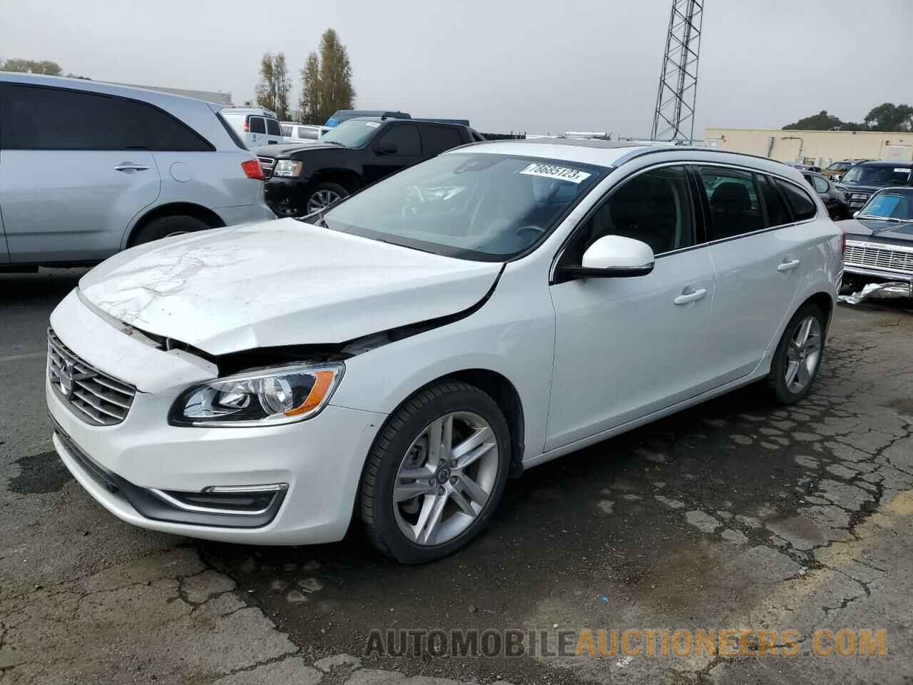 YV1612SB0F1201170 VOLVO V60 2015