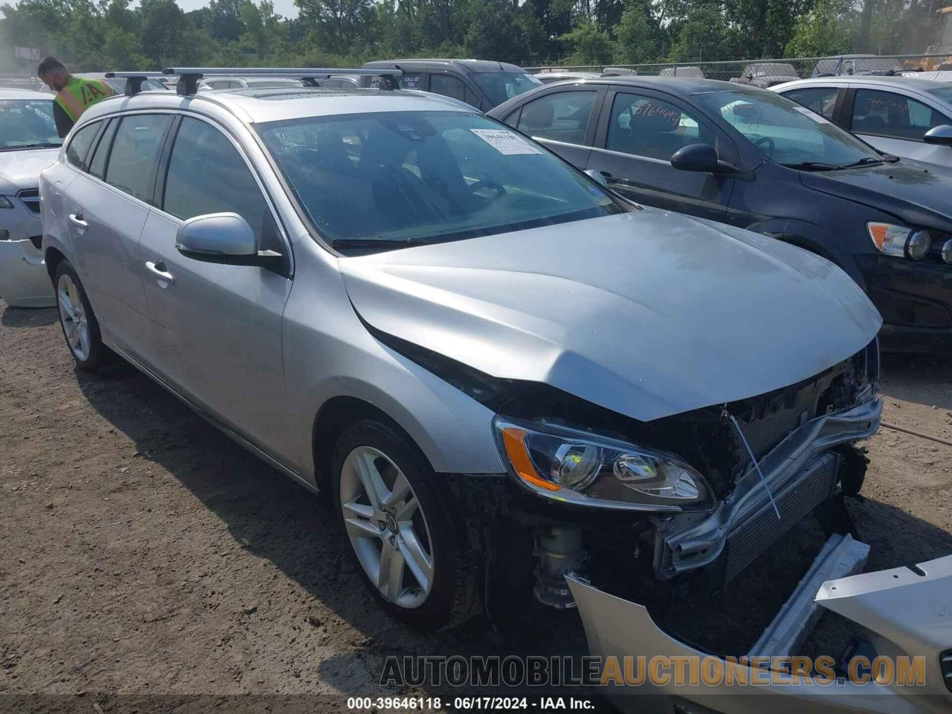 YV1612SC1F1189779 VOLVO V60 2015