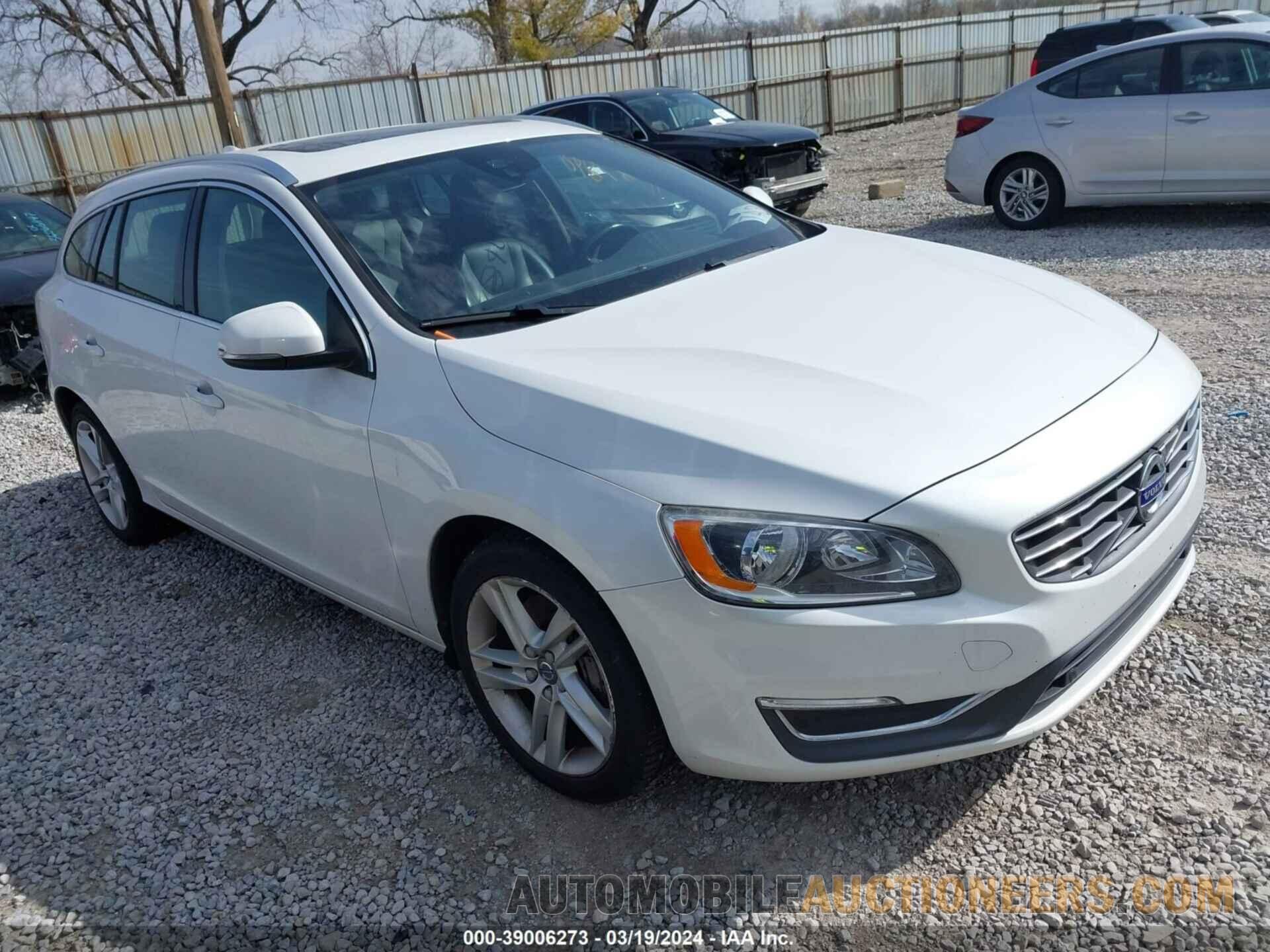 YV1612SK6F1265441 VOLVO V60 2015