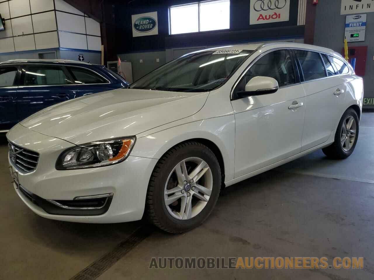 YV1612SK8F1264923 VOLVO V60 2015