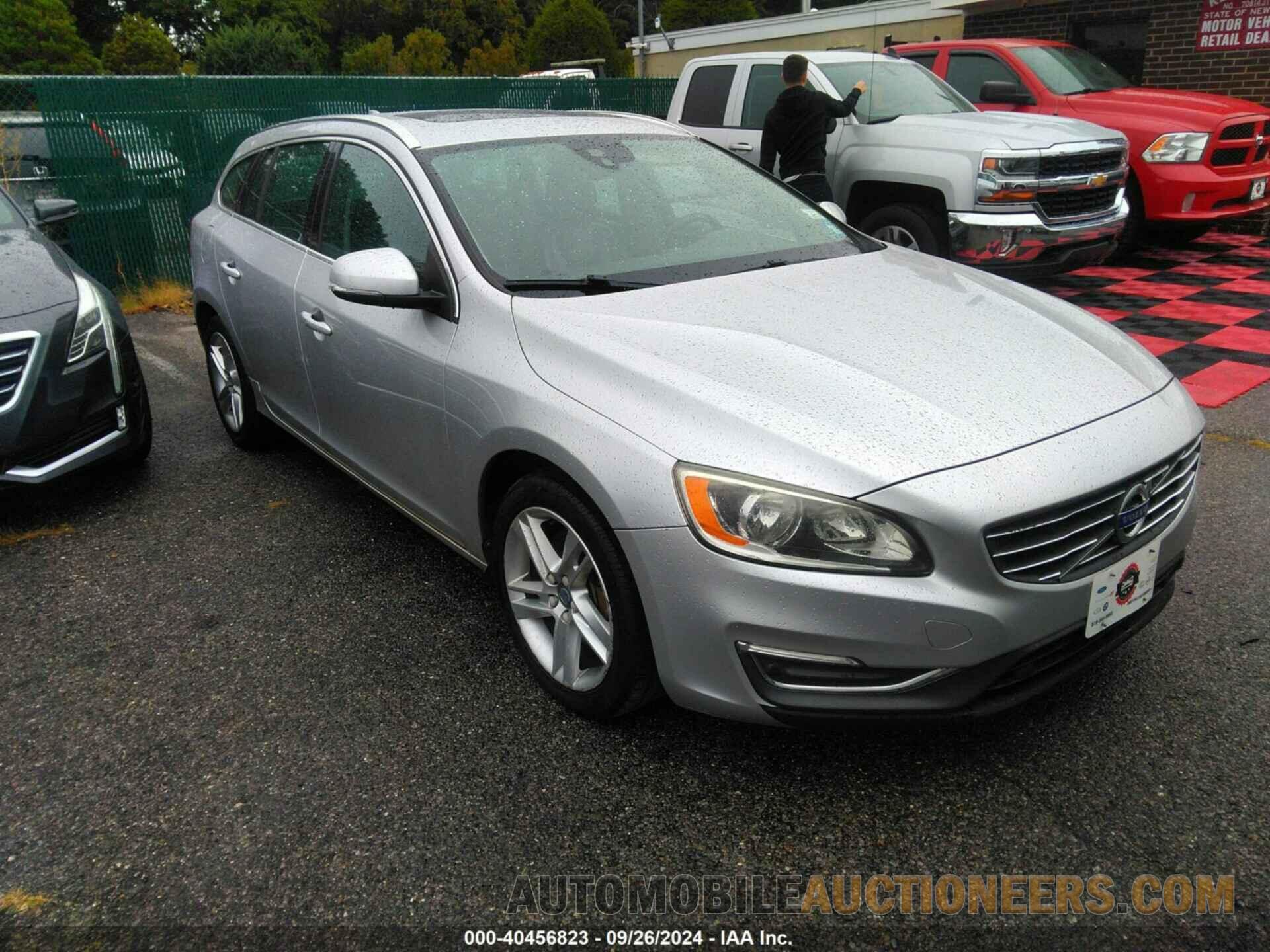 YV1612SK9F1263151 VOLVO V60 2015