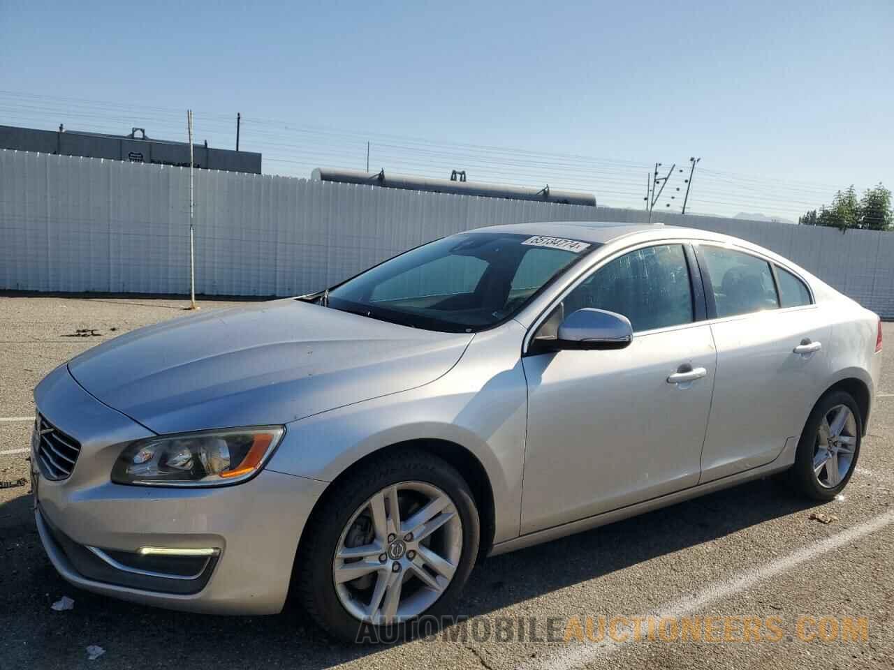 YV1612TKXF1337935 VOLVO S60 2015