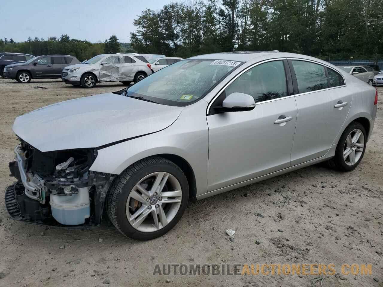 YV1612TKXF2334821 VOLVO S60 2015