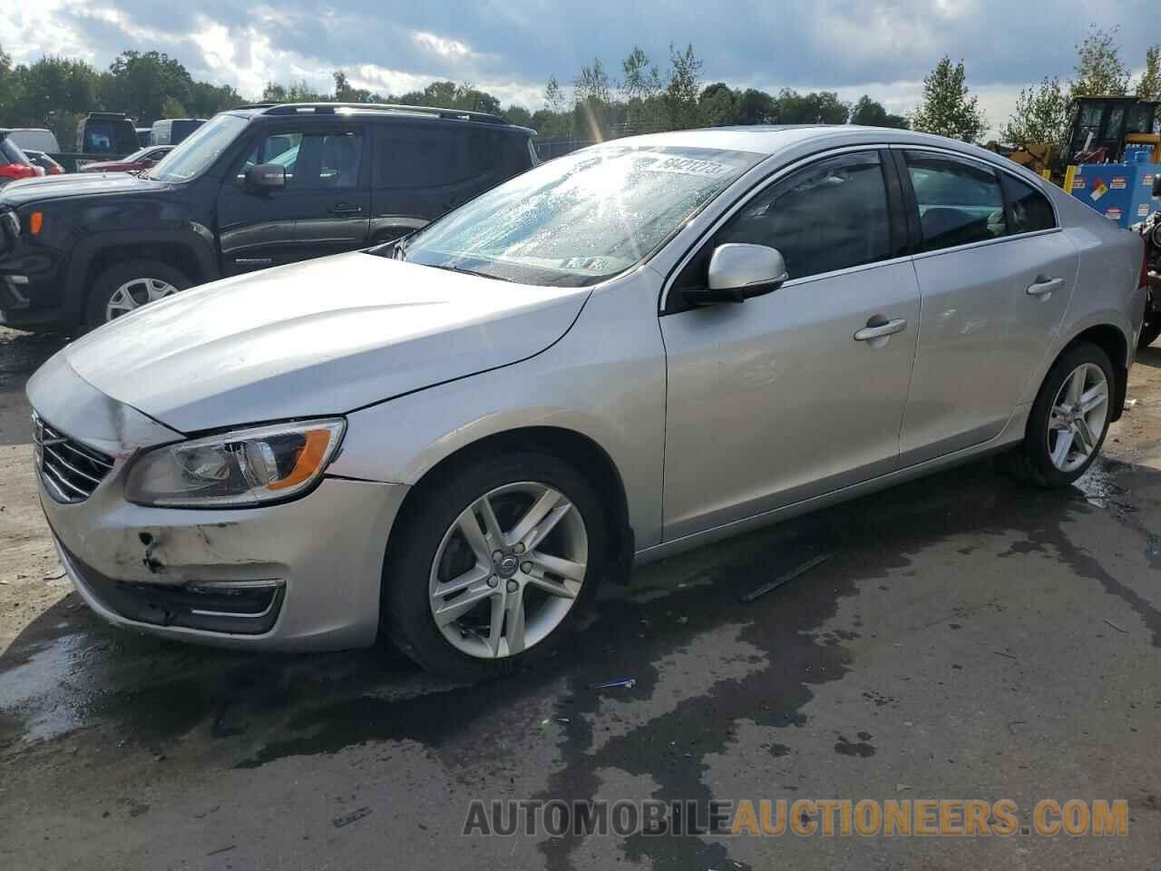 YV1612TKXF2362621 VOLVO S60 2015