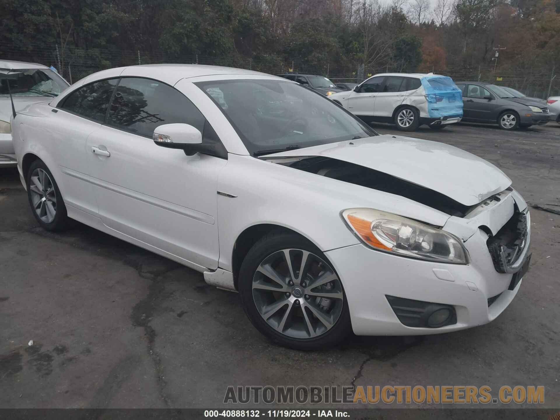 YV1672MC6BJ109527 VOLVO C70 2011