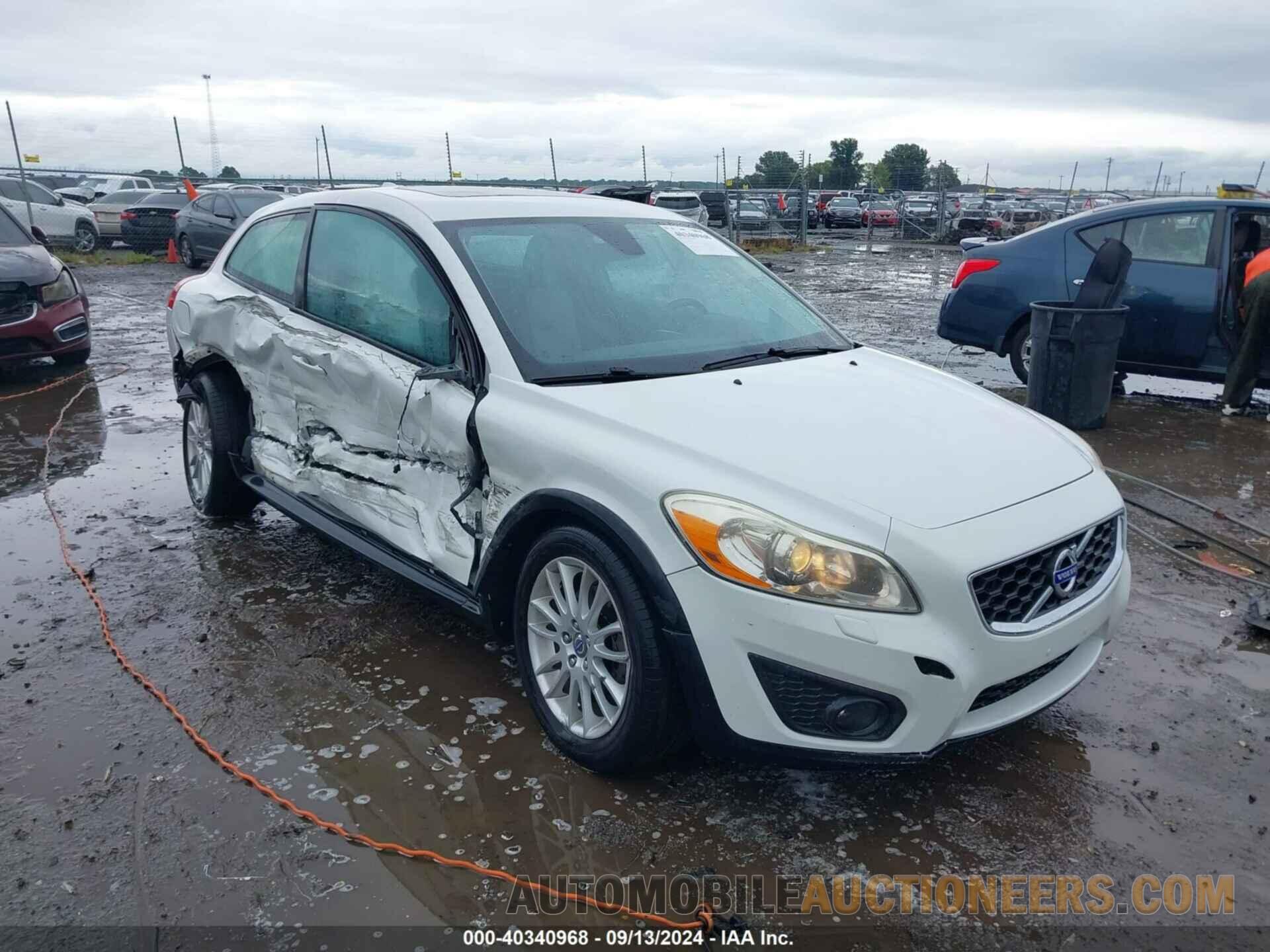 YV1672MK5B2230812 VOLVO C30 2011