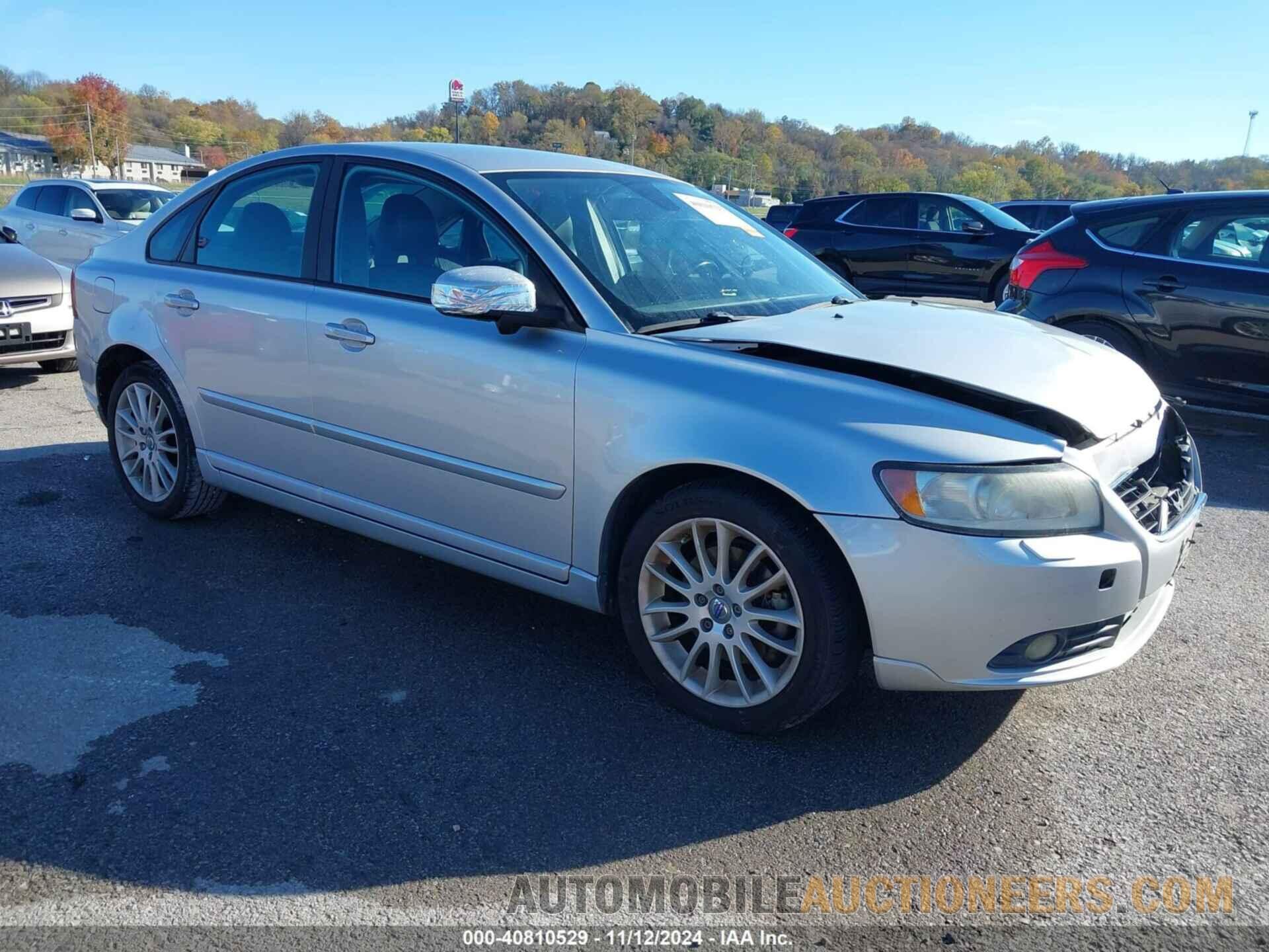 YV1672MS1B2537667 VOLVO S40 2011