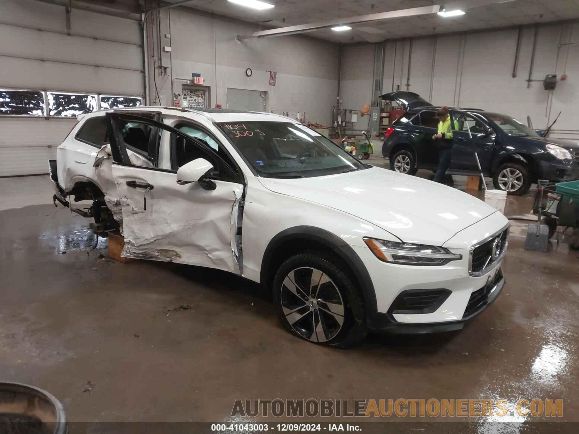 YV4102WK0L1037649 VOLVO V60 CROSS COUNTRY 2020