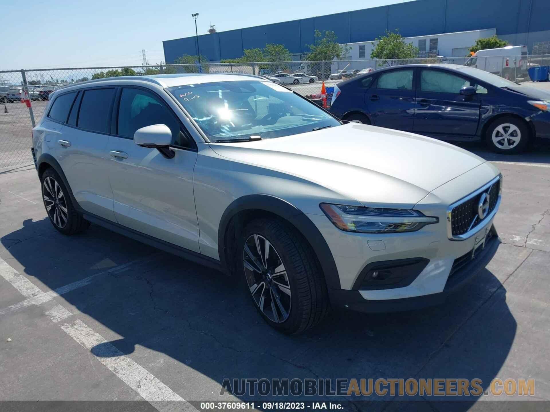 YV4102WK1L1034517 VOLVO V60 CROSS COUNTRY 2020