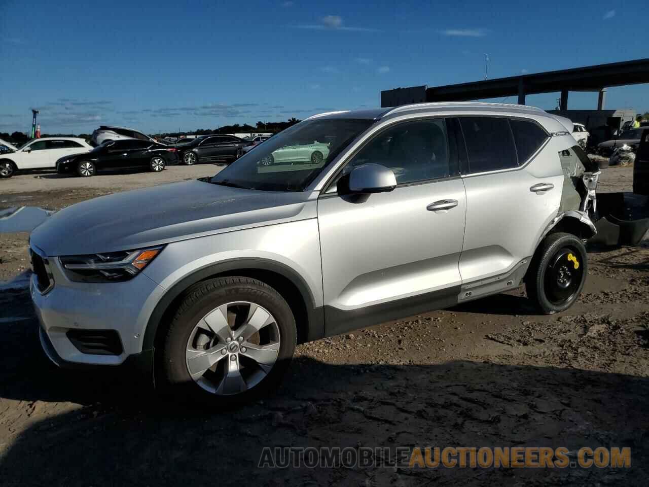 YV4162UK4K2147145 VOLVO XC40 2019