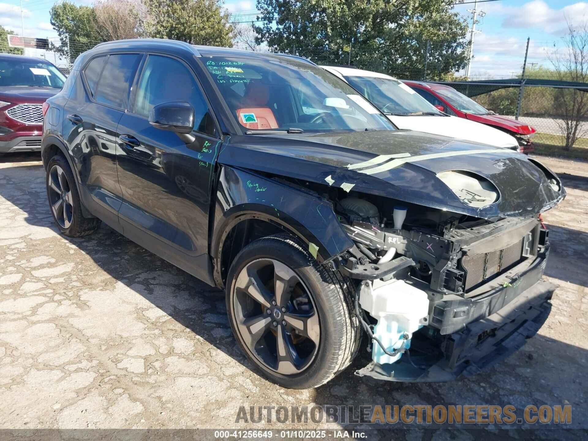 YV4162UK6K2152136 VOLVO XC40 2019