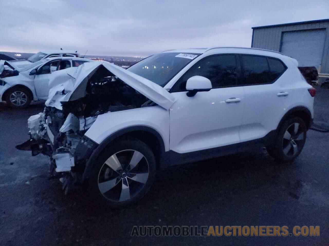 YV4162XZ3K2007807 VOLVO XC40 2019