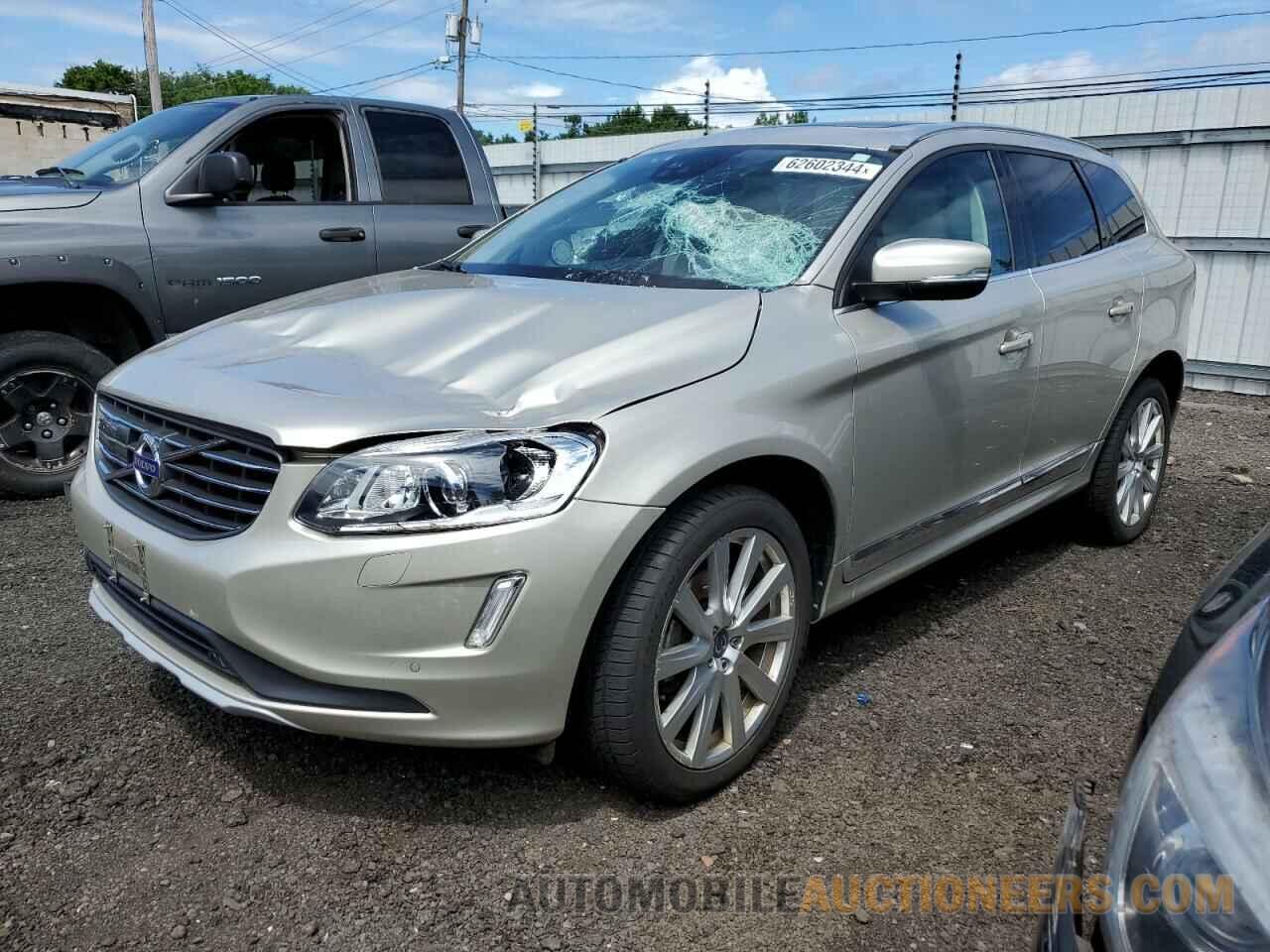 YV440MRUXH2091080 VOLVO XC60 2017