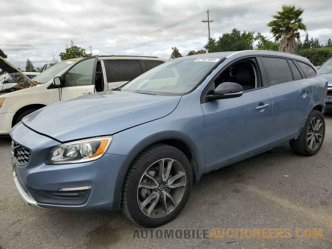 YV440MWK2H1030198 VOLVO V60 2017