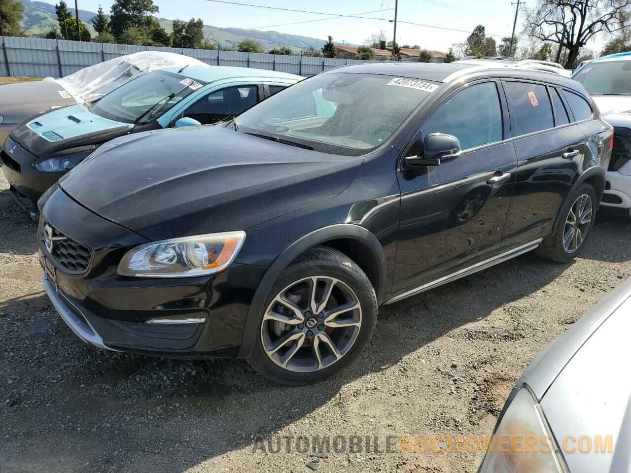 YV440MWKXH1041353 VOLVO V60 2017