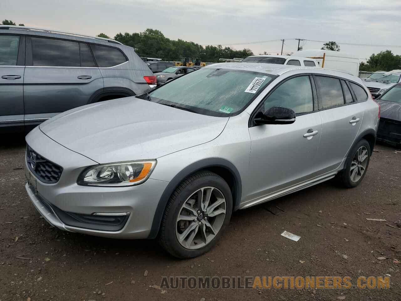 YV4612HK1F1000467 VOLVO V60 2015