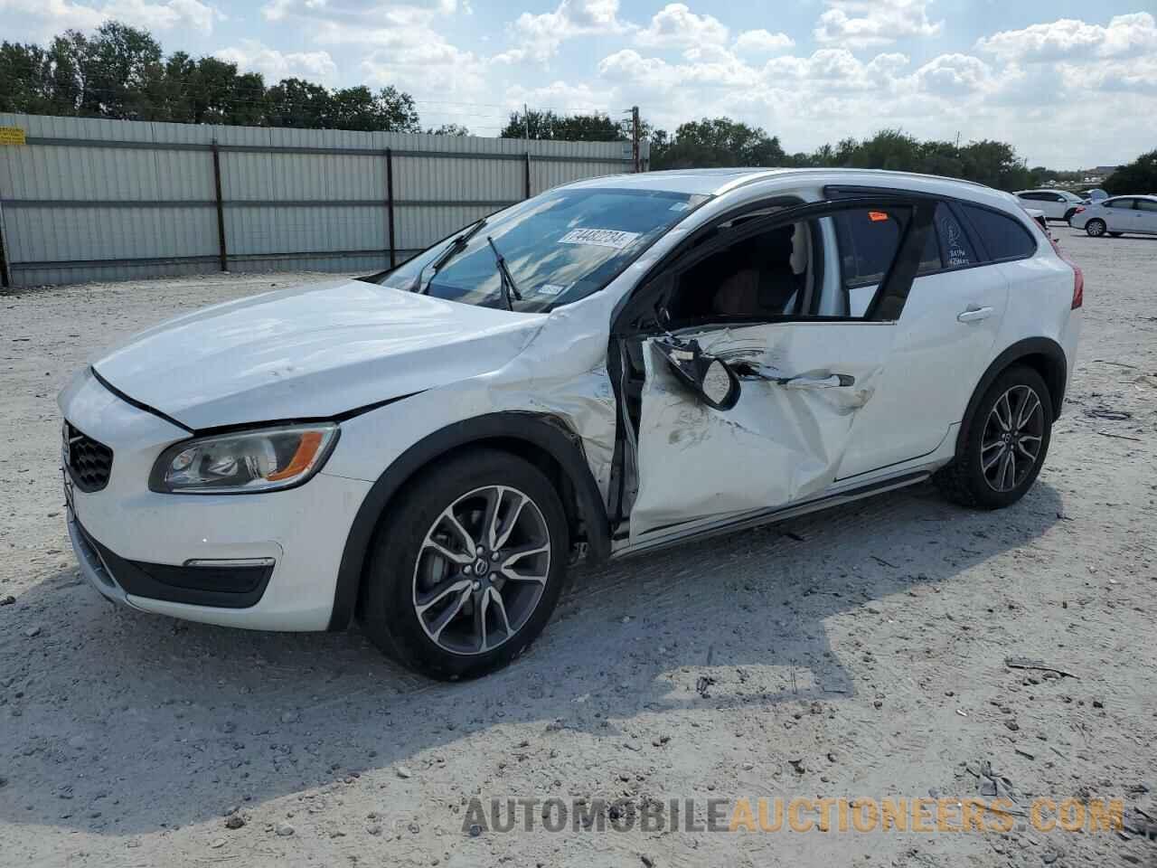 YV4612HK4G1012811 VOLVO V60 2016