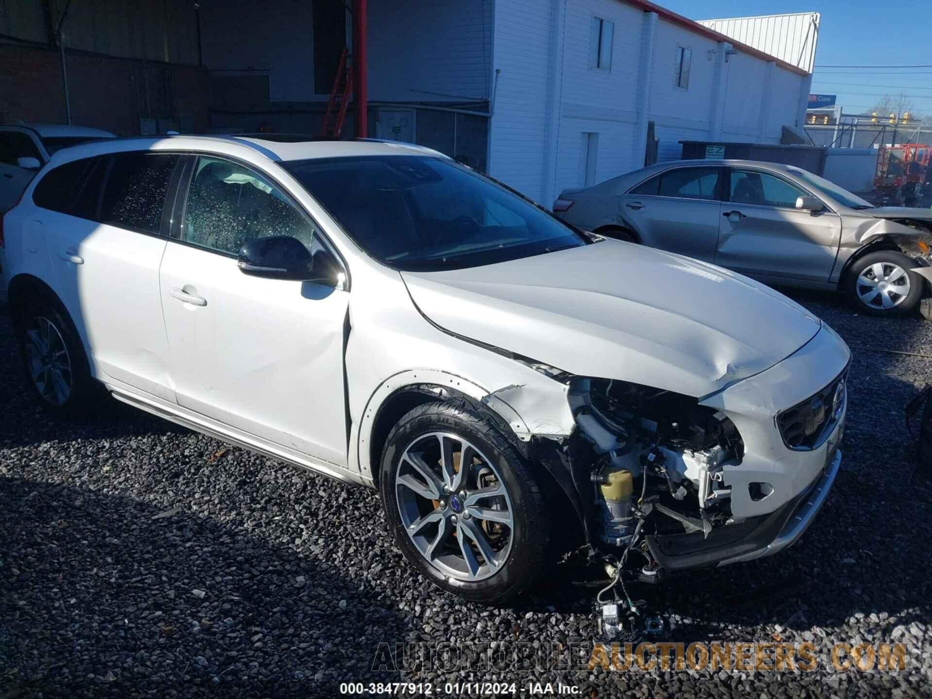 YV4612HM5G1007635 VOLVO V60 CROSS COUNTRY 2016