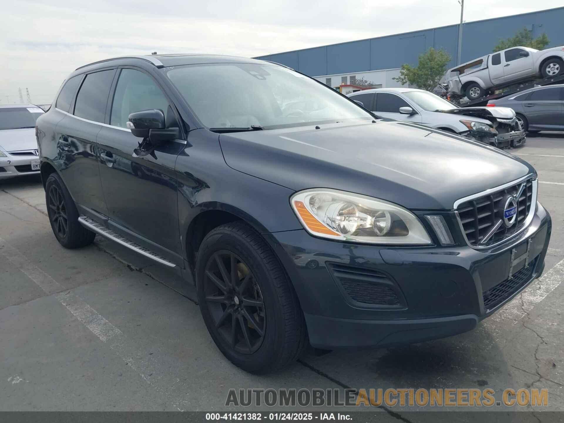 YV4902DZ2B2146495 VOLVO XC60 2011